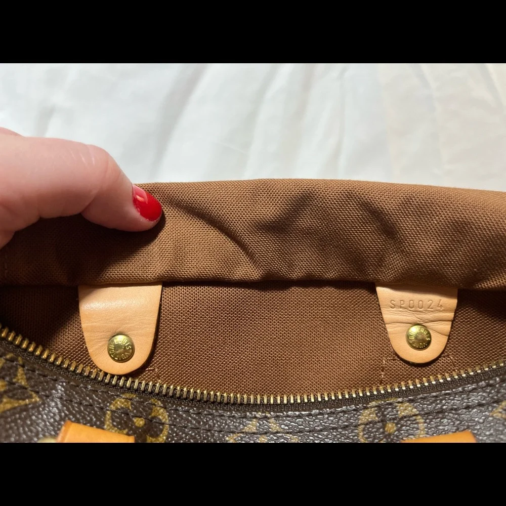 SOLD- Authentic Louis Vuitton Speedy 25 Monogram - Picture 11 of 16